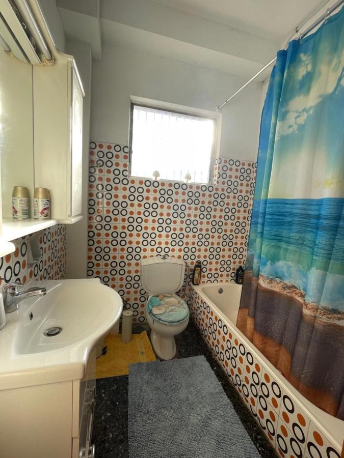 Spacious Apartment With Balconies, Ac, King Bed, Near Dt And Transports Афины Экстерьер фото